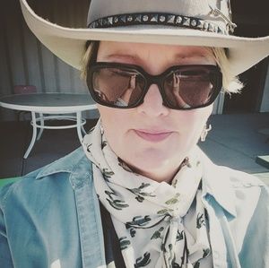 Meet your Posher, Tara